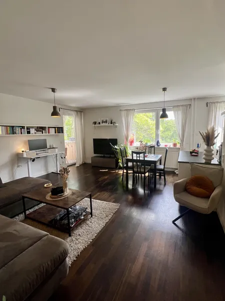 Helle möblierte 2-Zimmer-Wohnung in Wilmersdorf mit Balkon und Einbauküche — photo 1